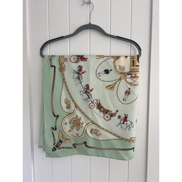 HERMES "ROYAL MEWS" Buckingham Palace SILK SCARF, 90, Pale Green - Picture 12 of 12